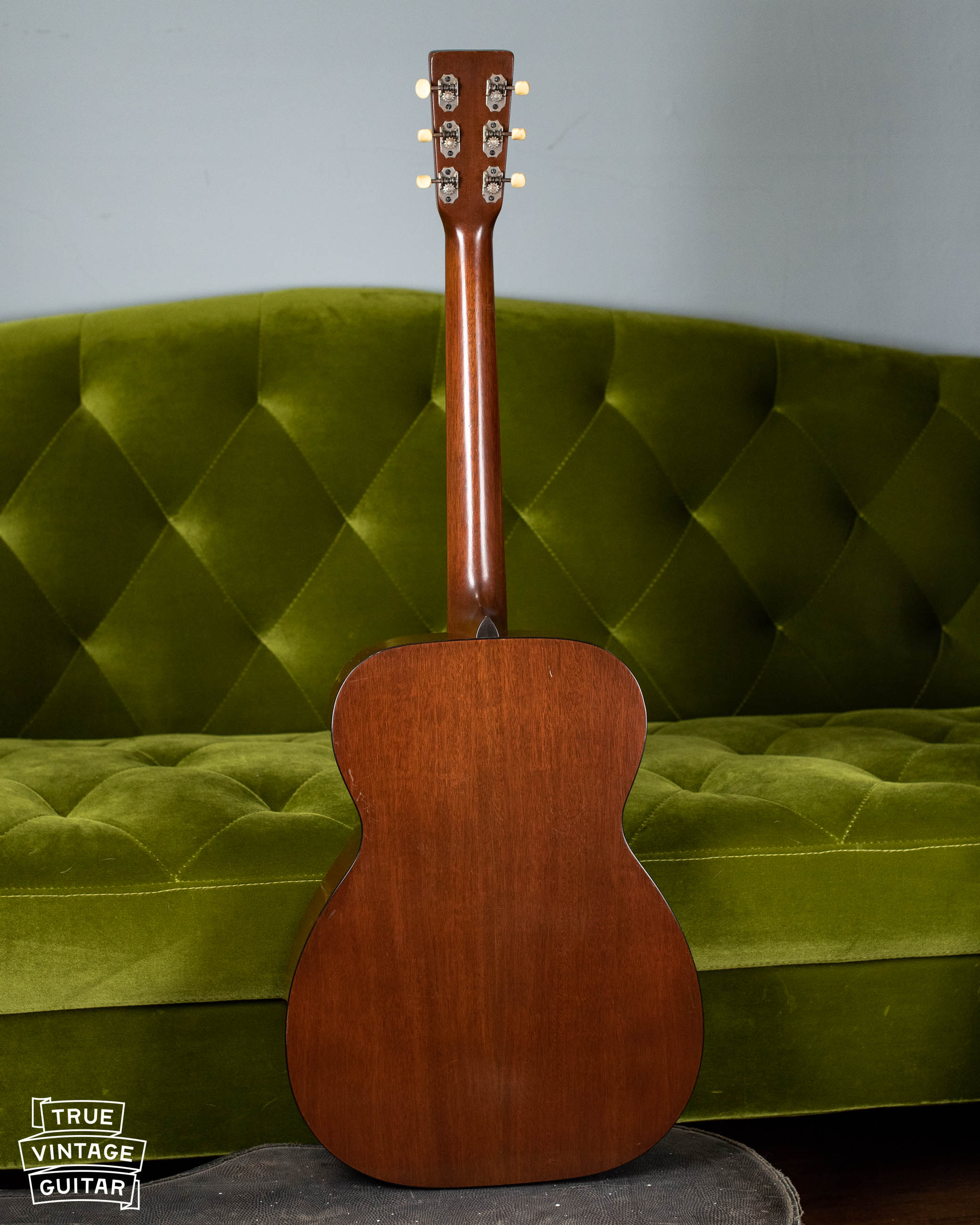 1943 Martin 00-18 guitar with case - Image 2