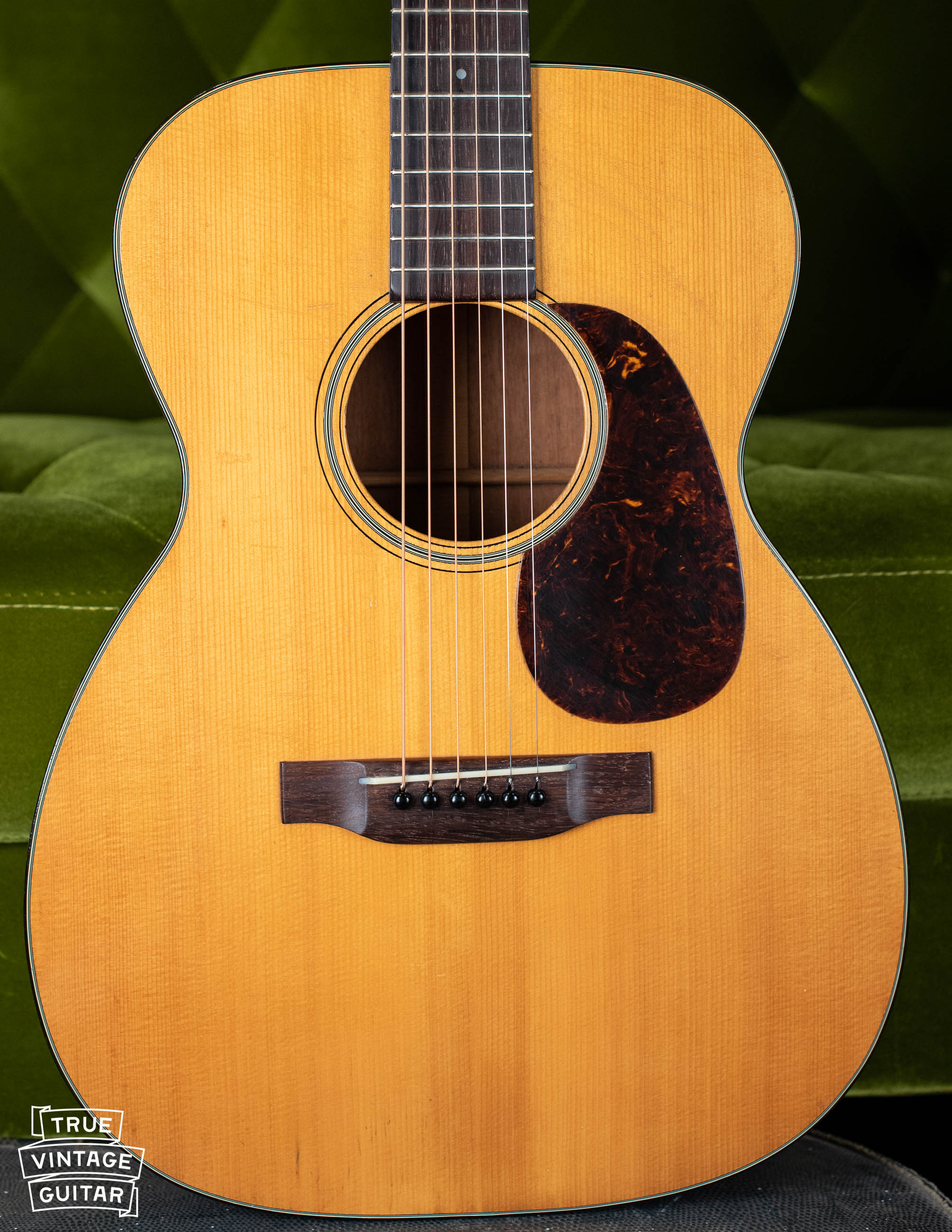 1943 Martin 00-18 guitar with case - Image 3
