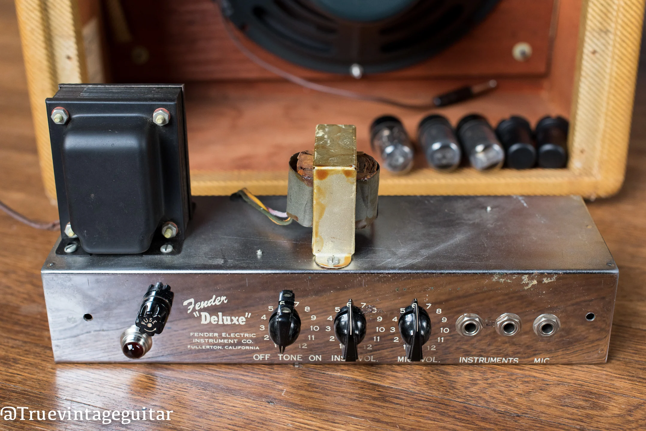 Vintage 1953 Fender Deluxe 5B3 guitar amplifier with cover - Image 19