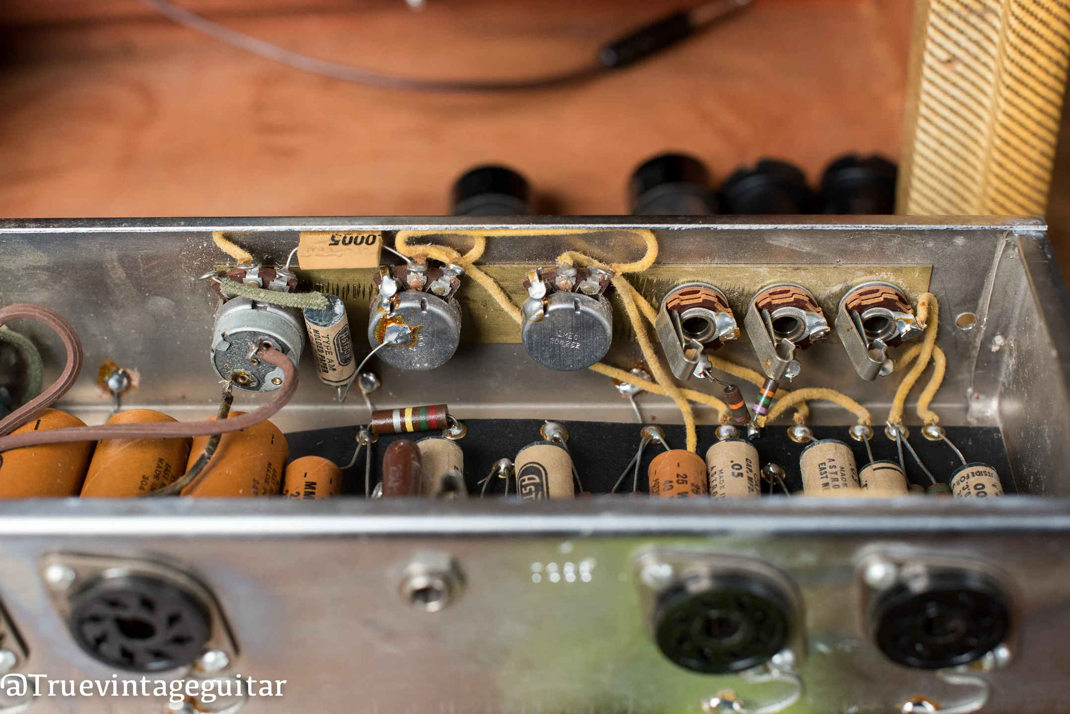 Vintage 1953 Fender Deluxe 5B3 guitar amplifier with cover - Image 23