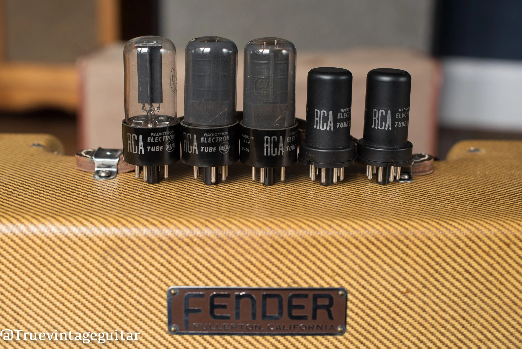 Vintage 1953 Fender Deluxe 5B3 guitar amplifier with cover - Image 27