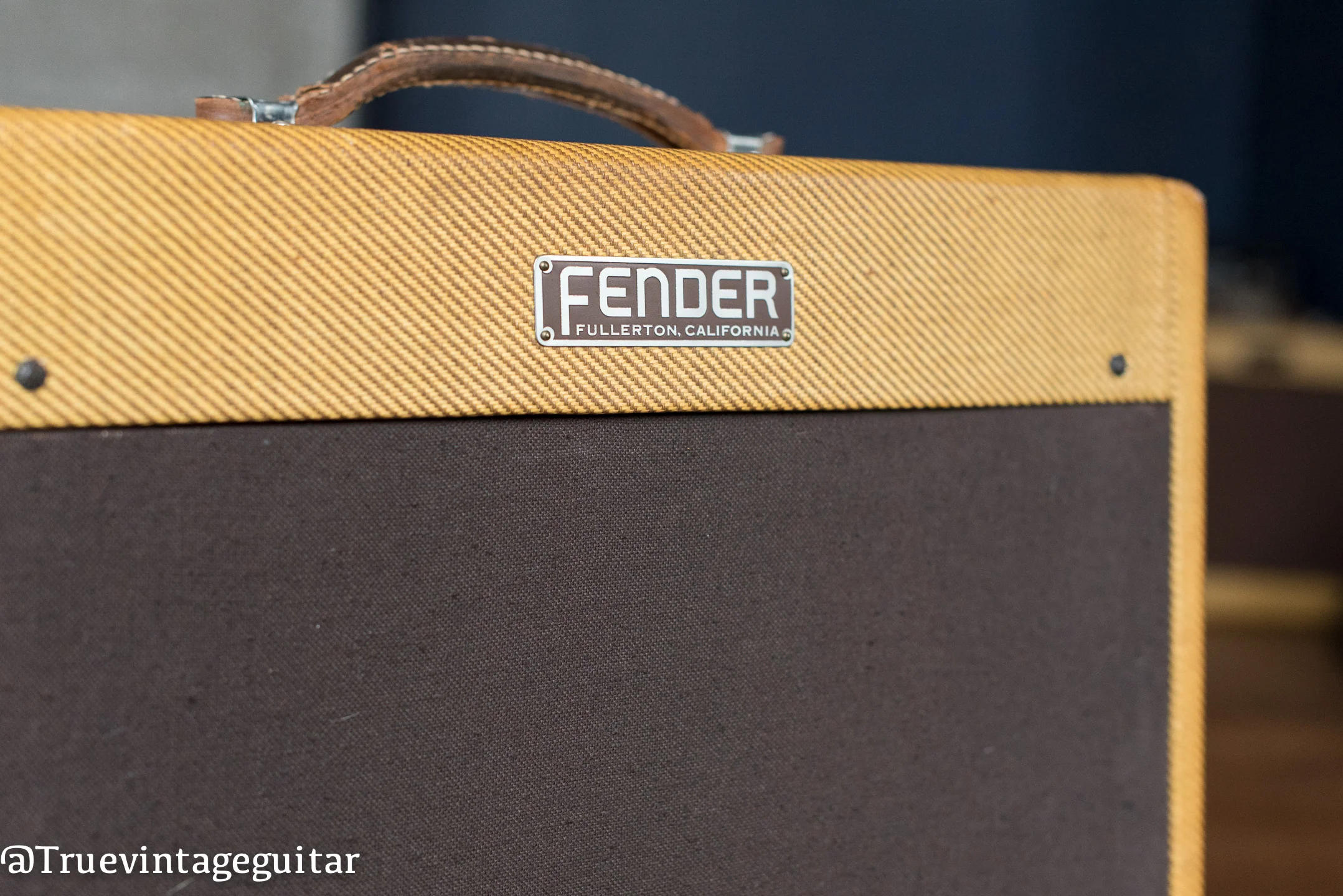 Vintage 1953 Fender Deluxe 5B3 guitar amplifier with cover - Image 3