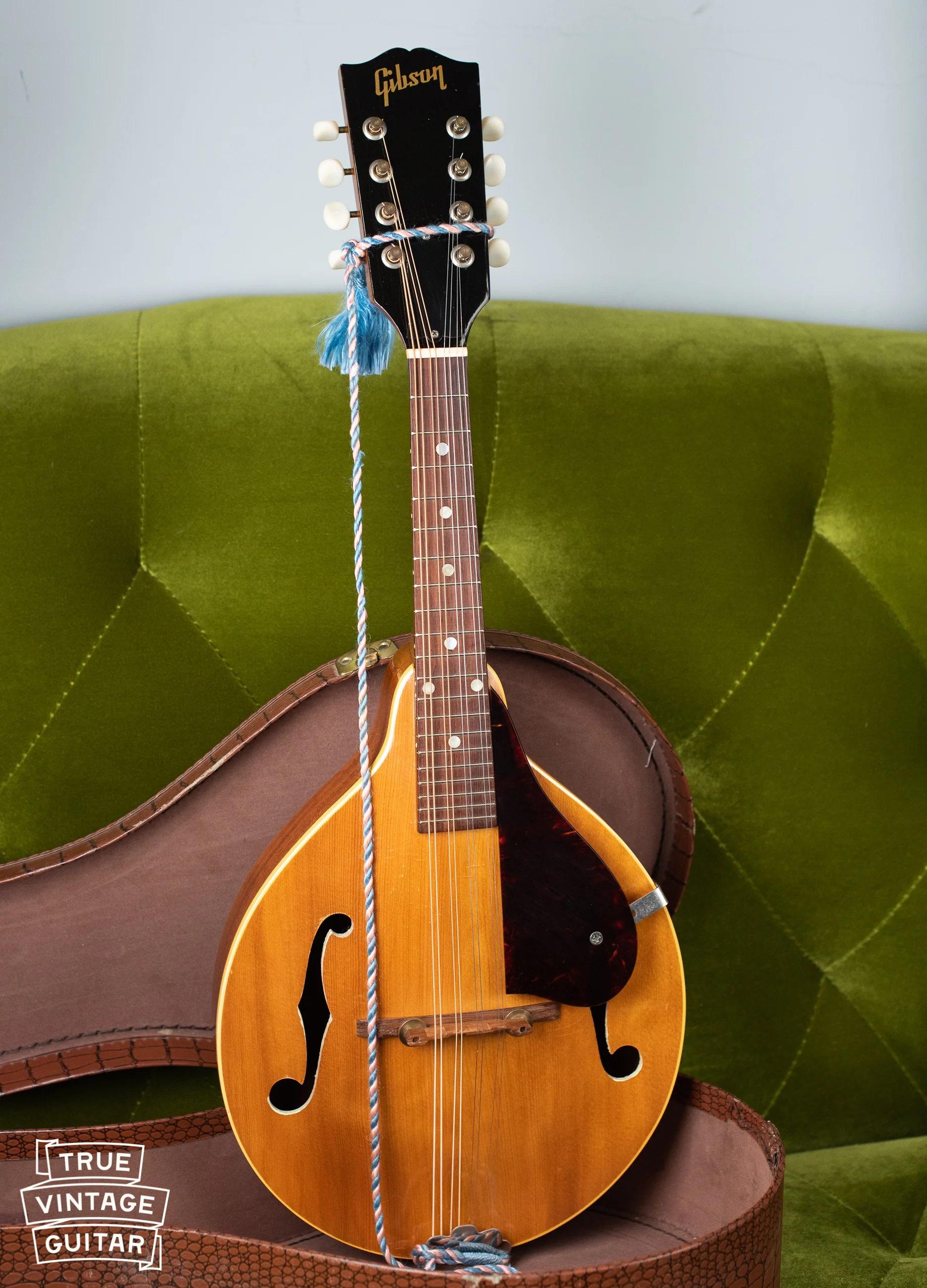 1957 Gibson A-40N Mandolin - Image 10
