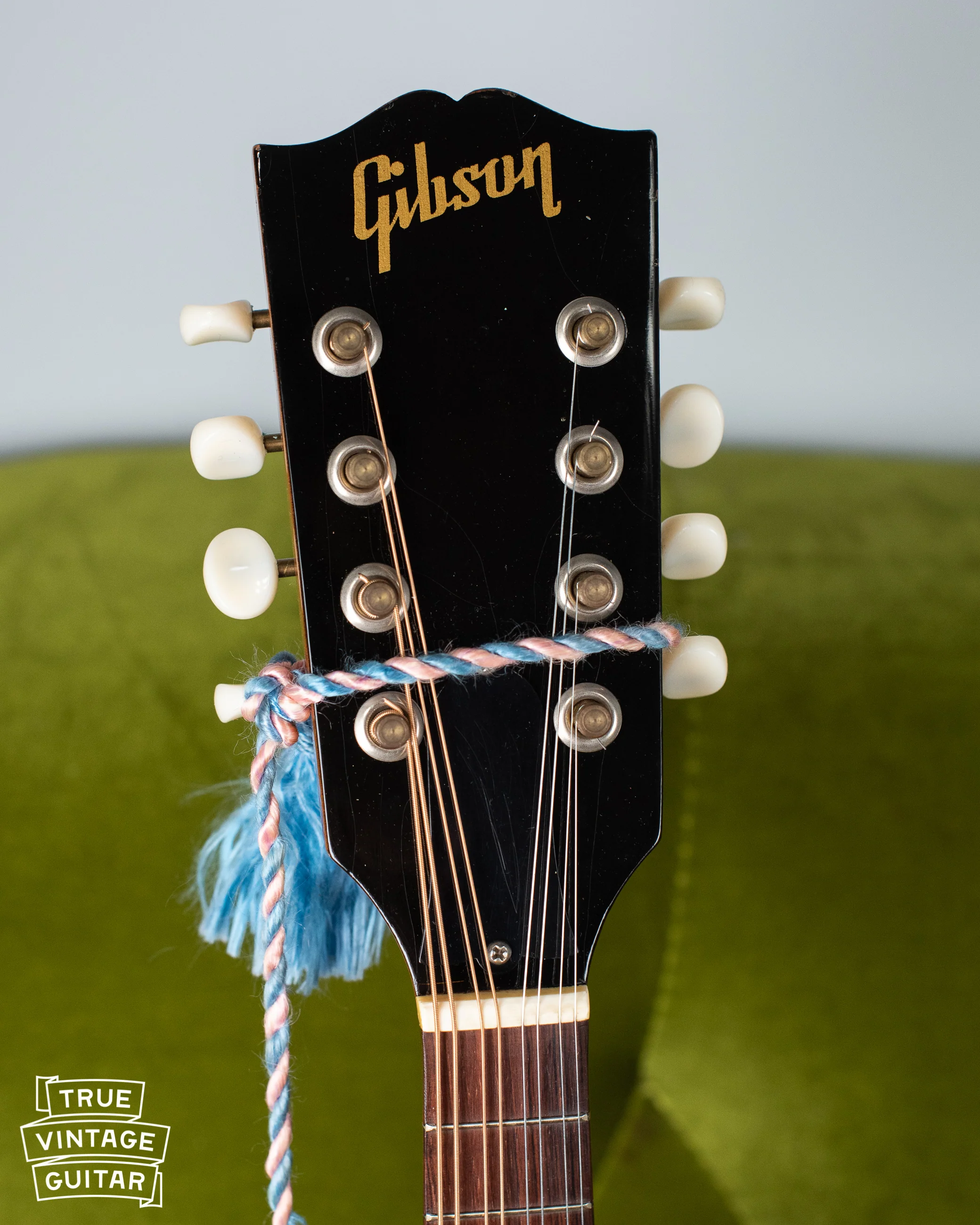 1957 Gibson A-40N Mandolin - Image 11