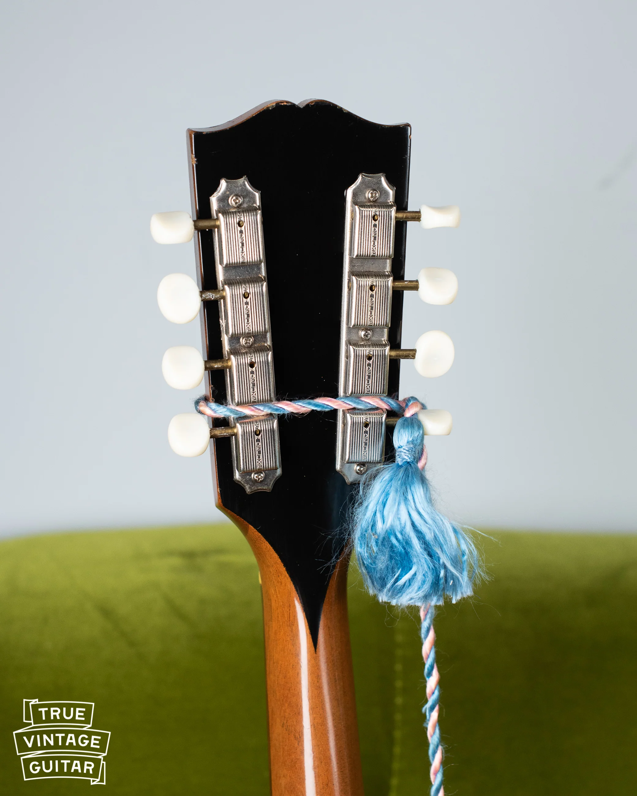 1957 Gibson A-40N Mandolin - Image 12