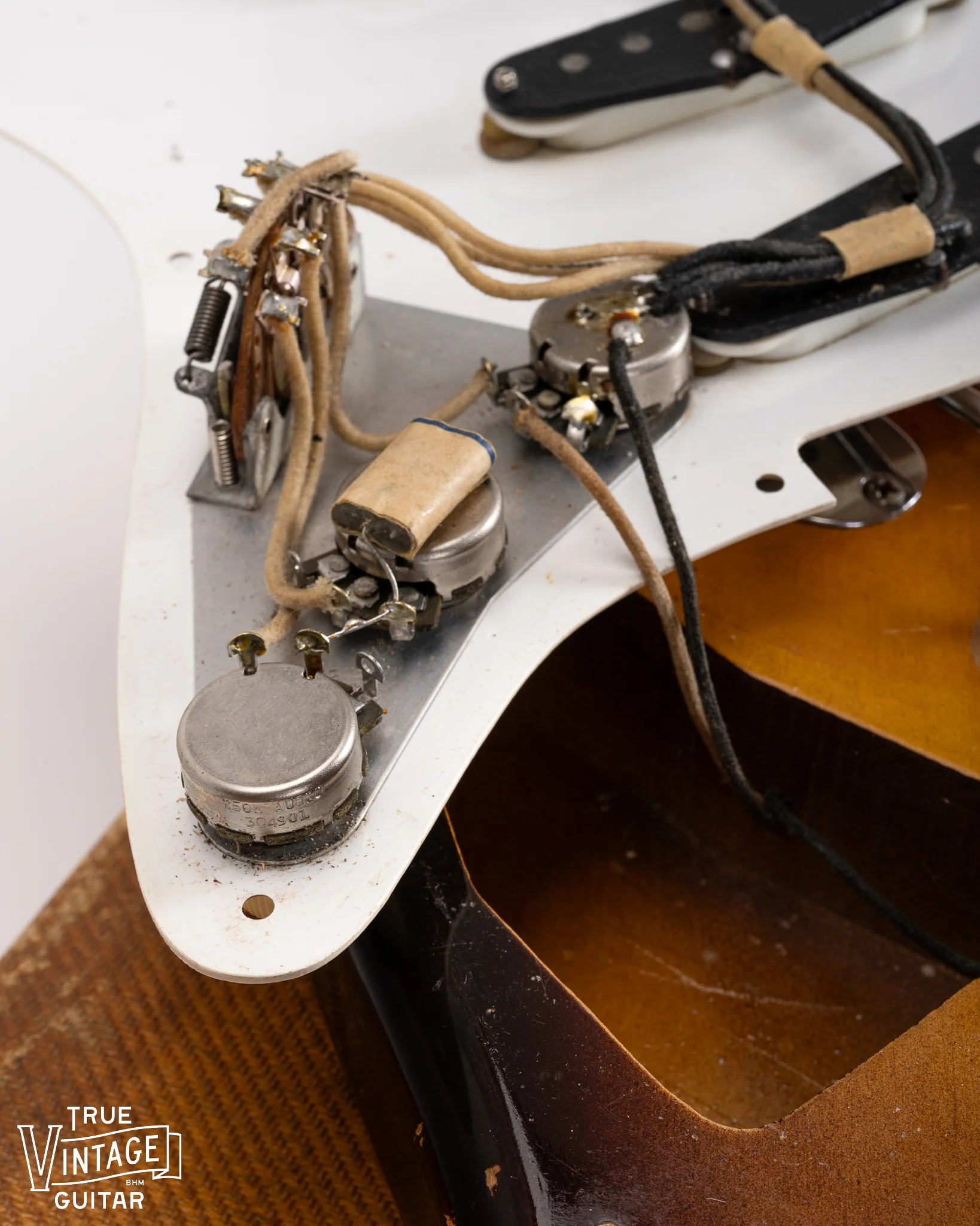 1959 Fender Stratocaster Sunburst - Image 22