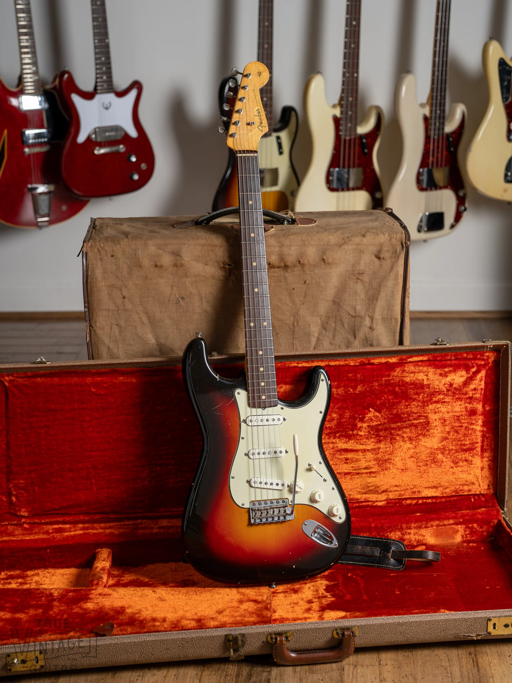 1961 Fender Stratocaster Sunburst - Image 2