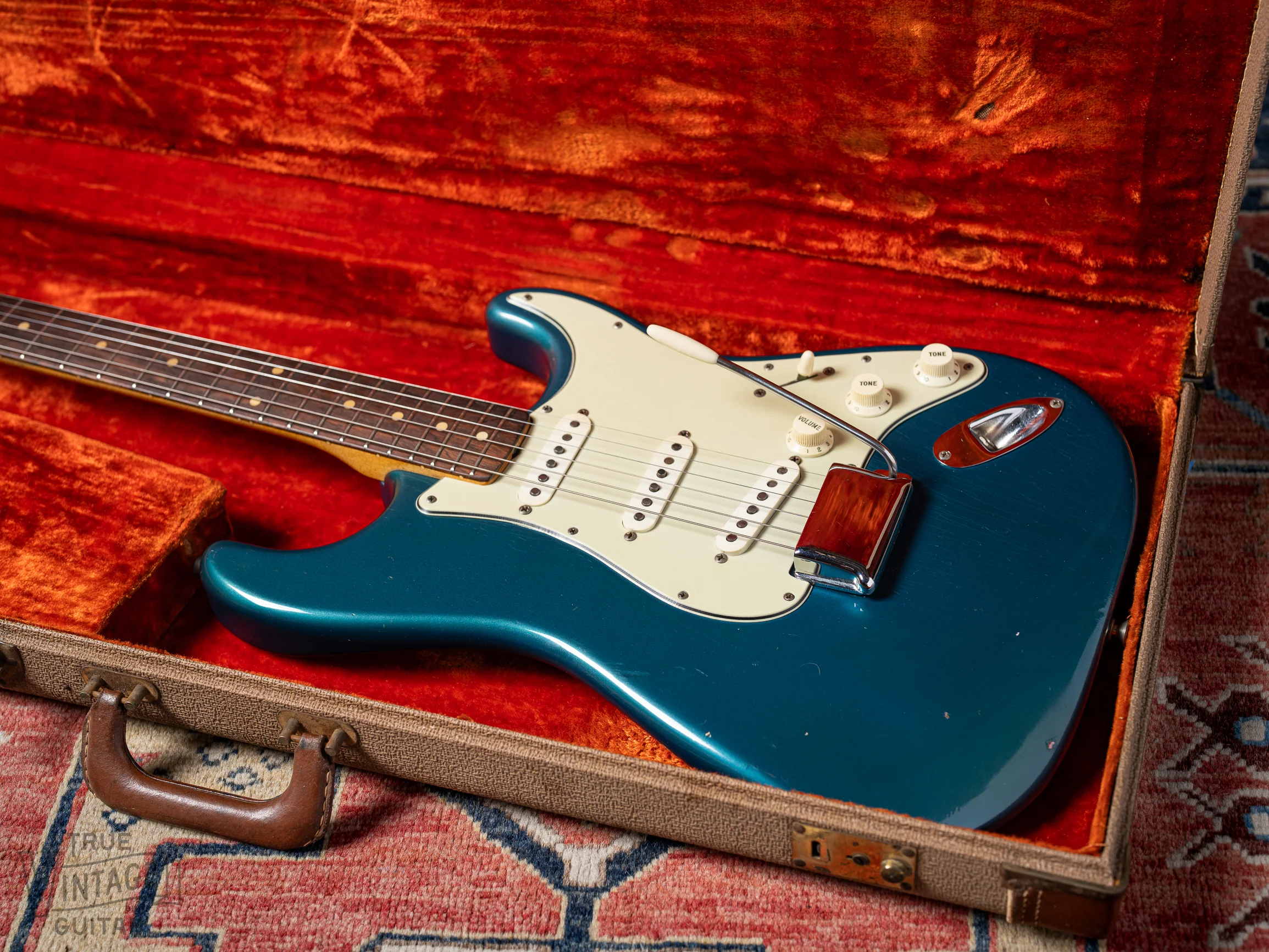 1963 Fender Stratocaster Lake Placid Blue Metallic - Image 2