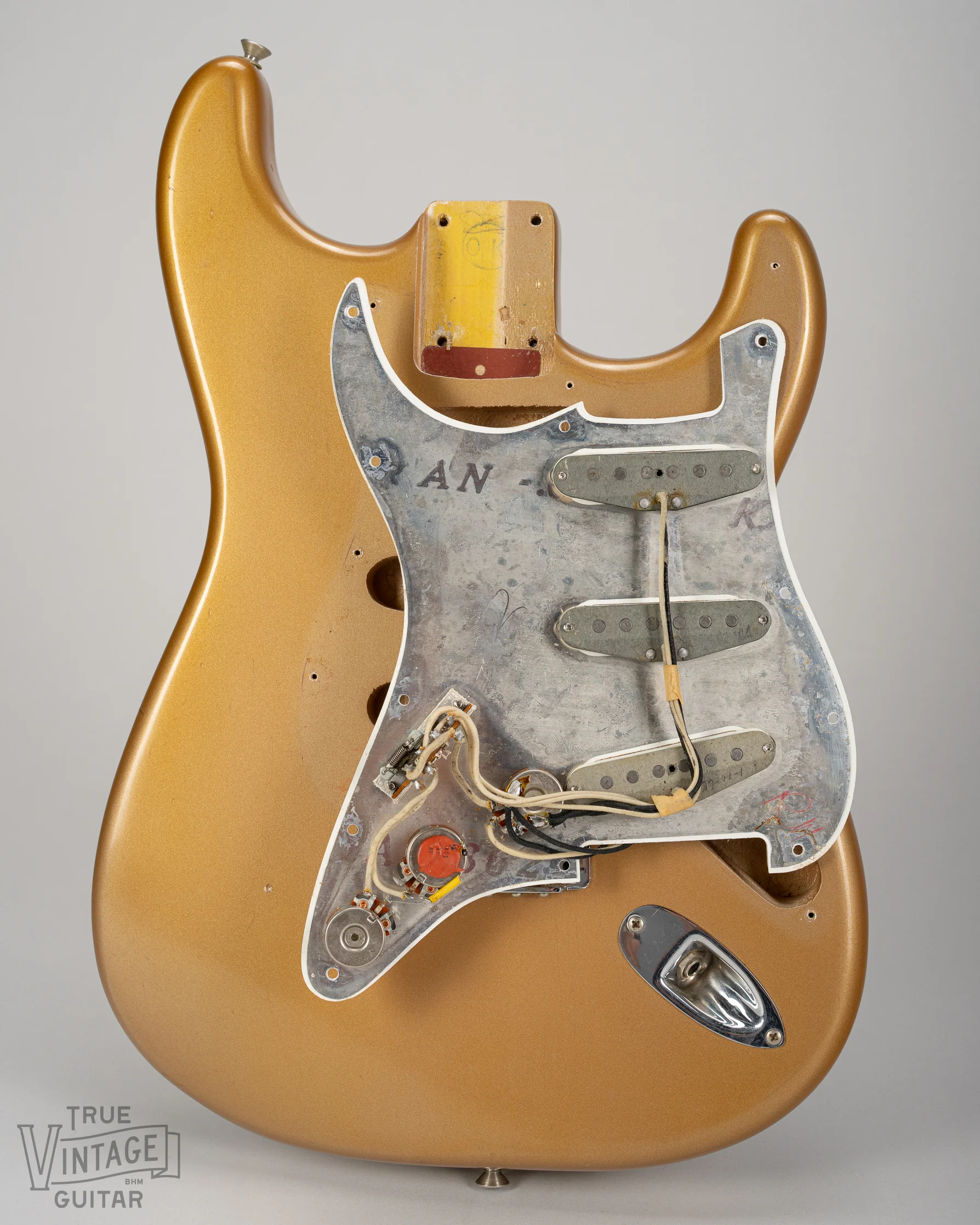 1965 Fender Stratocaster Firemist Gold - Image 22