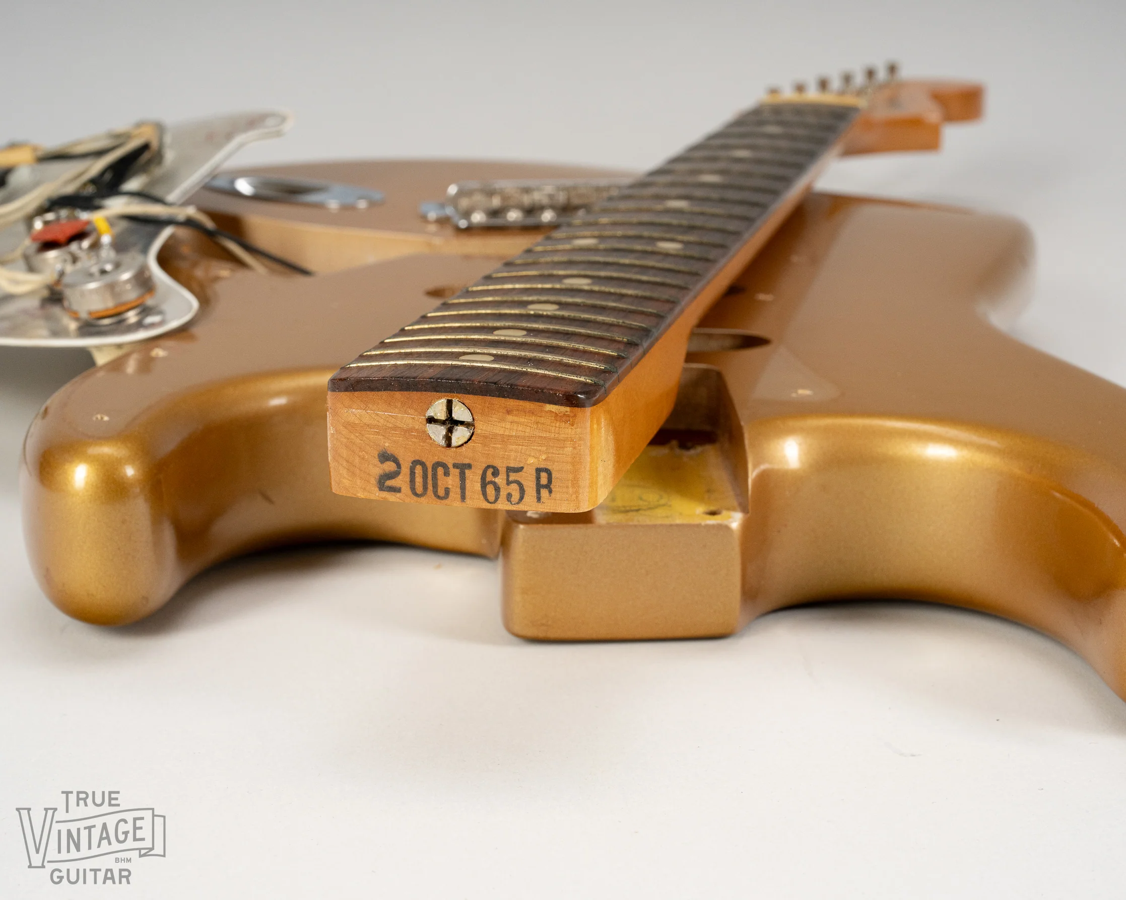 1965 Fender Stratocaster Firemist Gold - Image 23