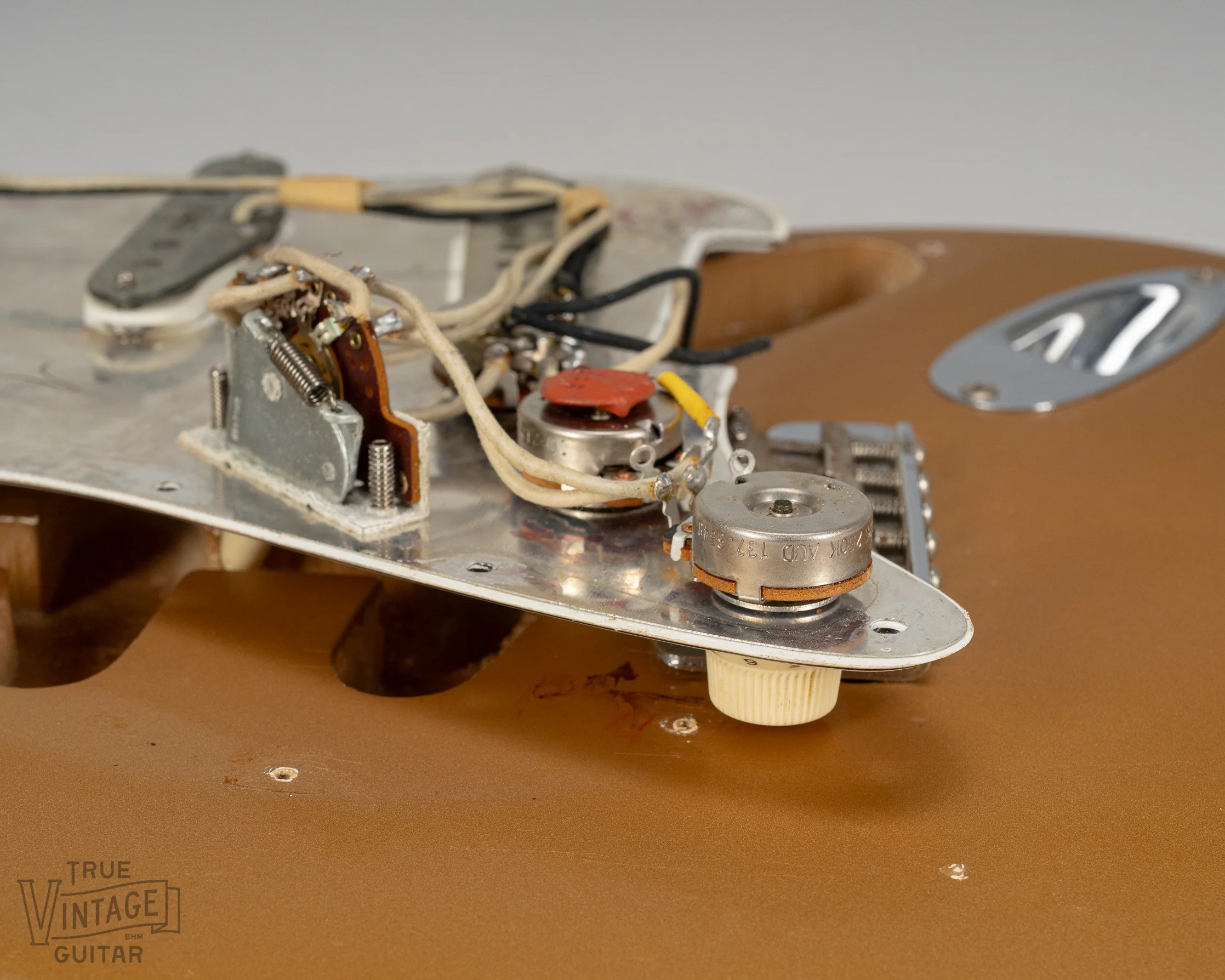 1965 Fender Stratocaster Firemist Gold - Image 25