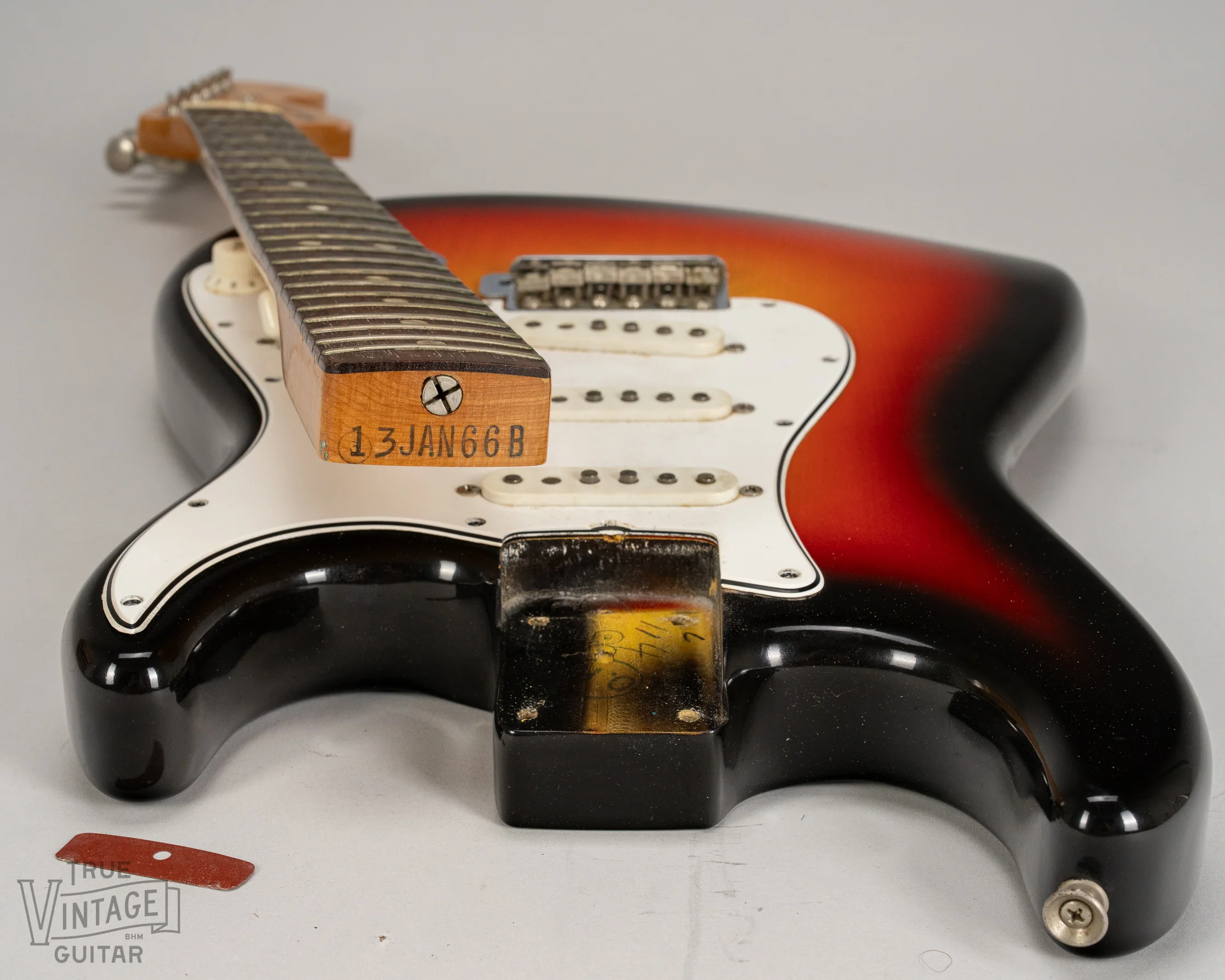1966 Fender Stratocaster Sunburst - Image 18