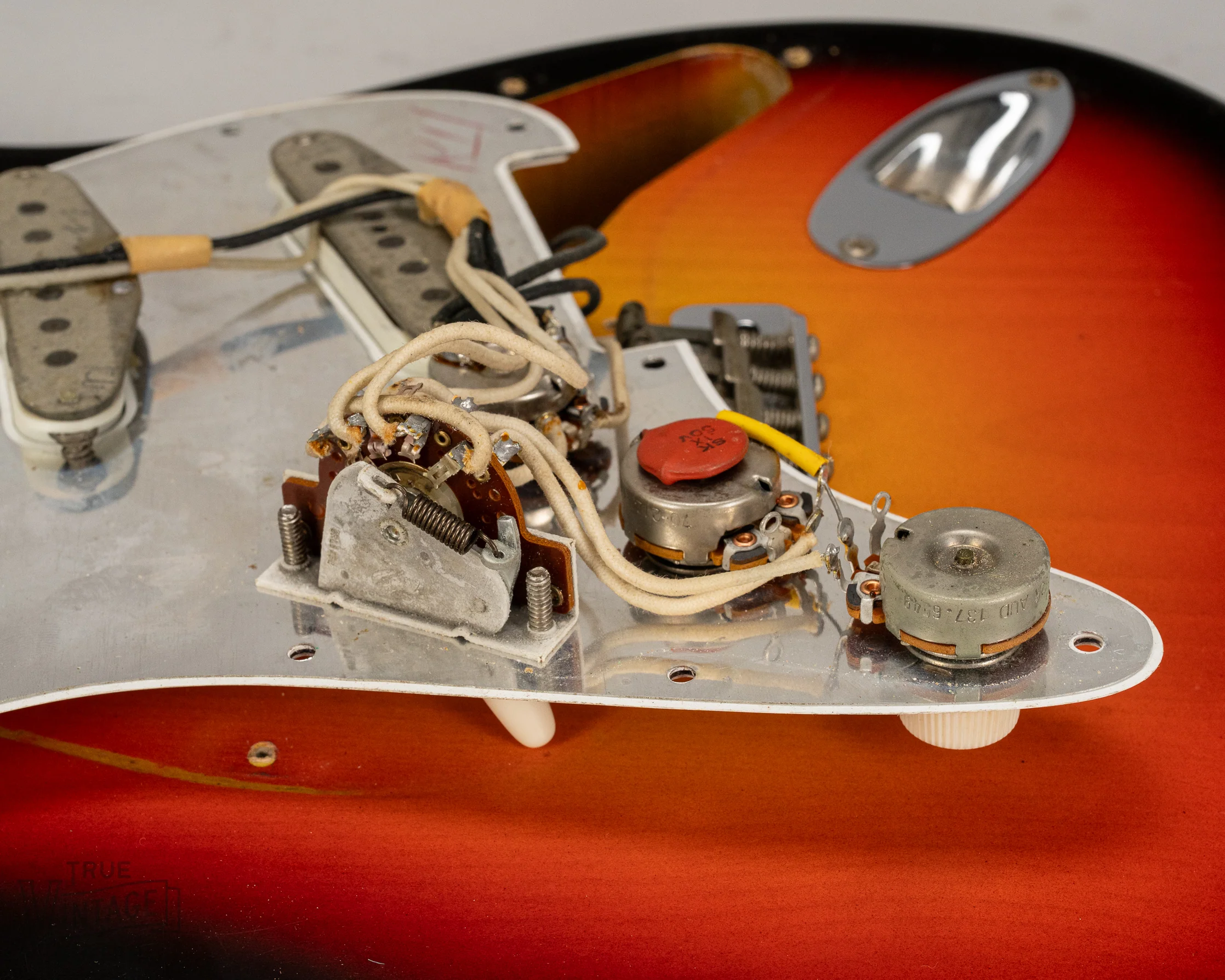 1966 Fender Stratocaster Sunburst - Image 20