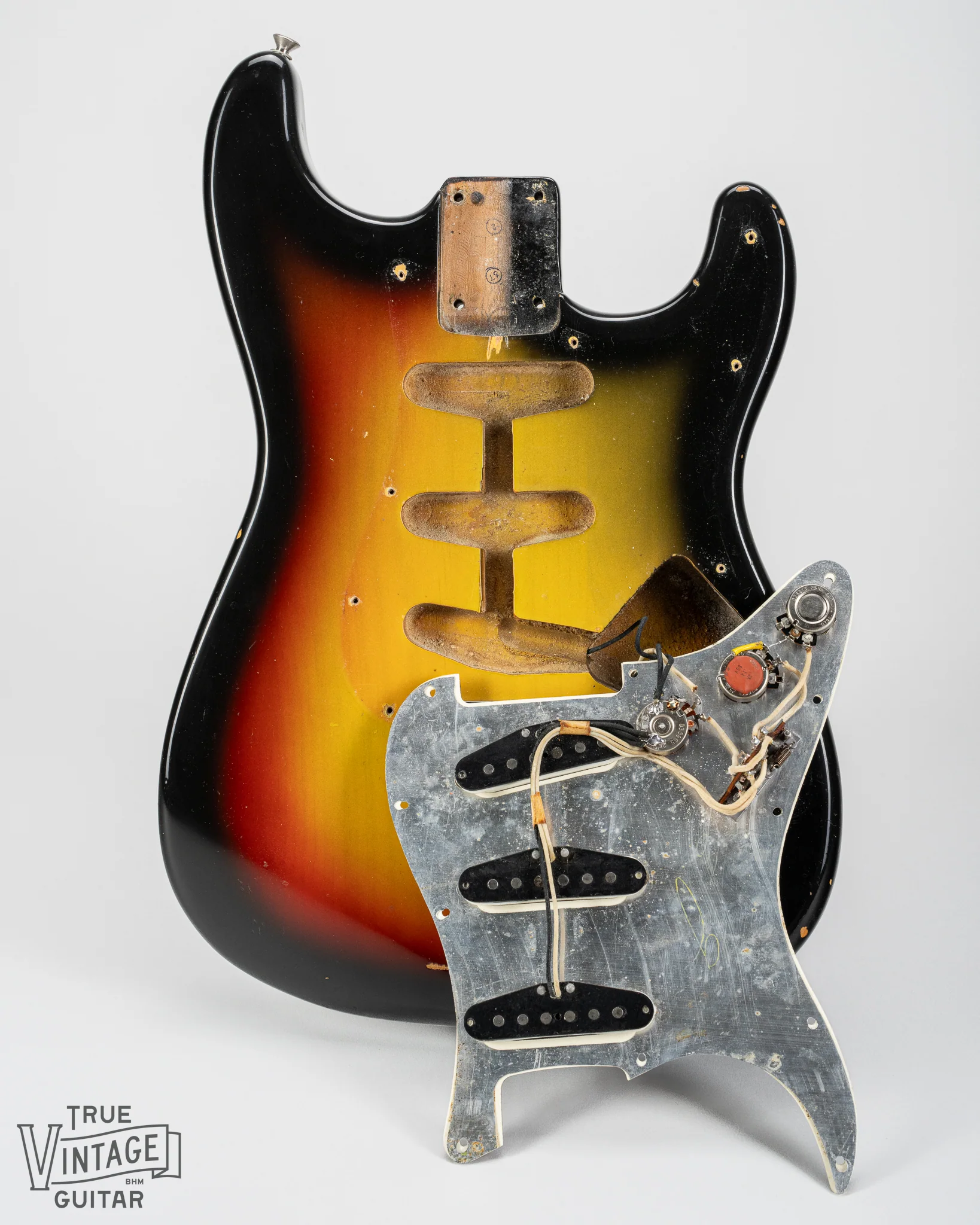 1967 Fender Stratocaster Sunburst Tortoise Shell Pickguard - Image 2