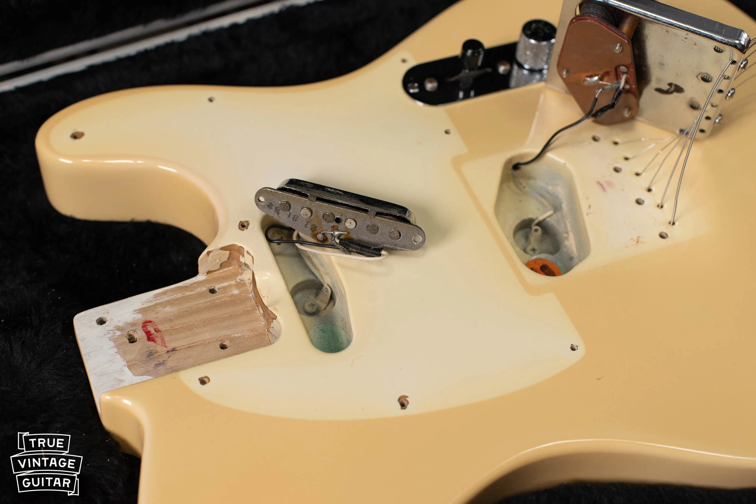 1982 Fender Telecaster Arctic White - Image 17