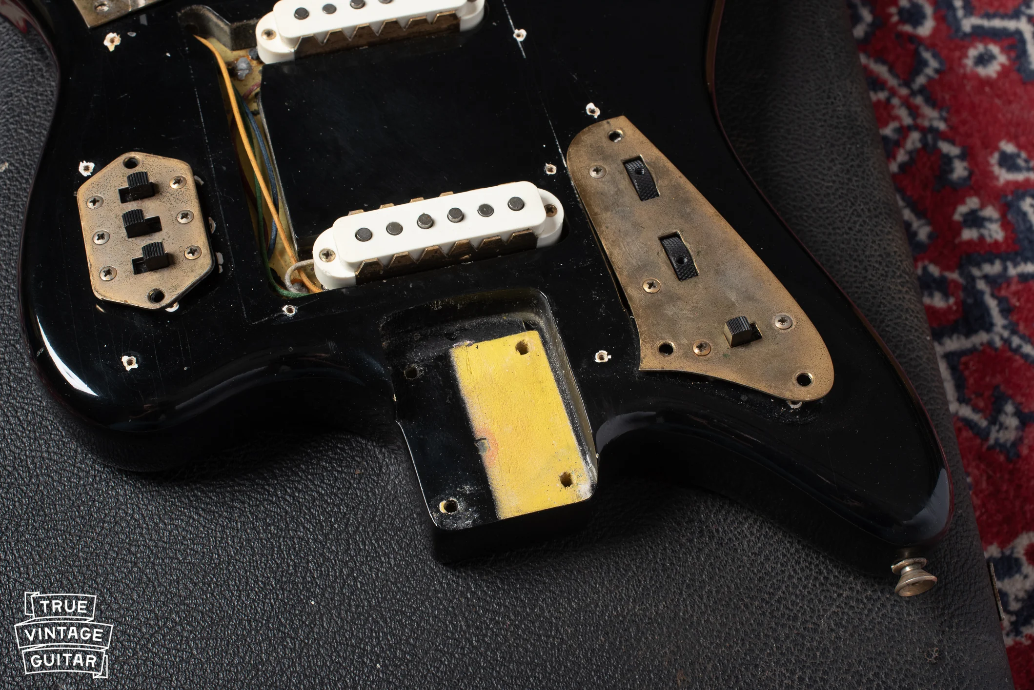 Fender Jaguar 1965 Black with Gold Hardware - Image 13