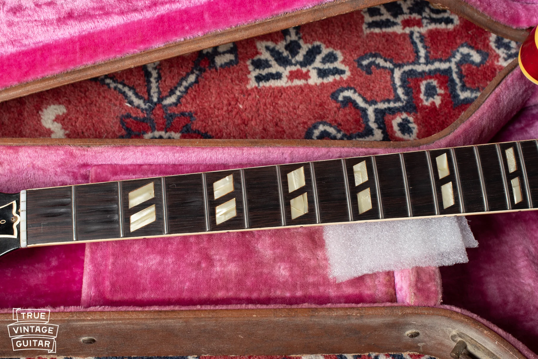 Photo gallery of a 1960 Gibson ES-345 TDC Cherry Red - Image 10