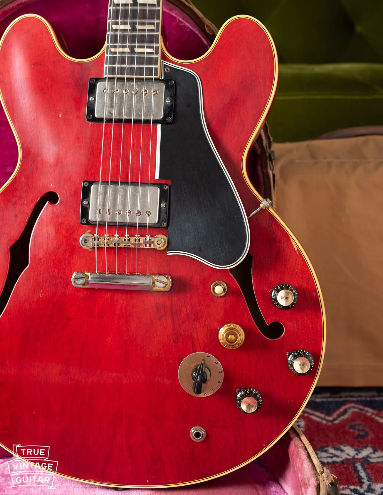 Photo gallery of a 1960 Gibson ES-345 TDC Cherry Red - Image 11