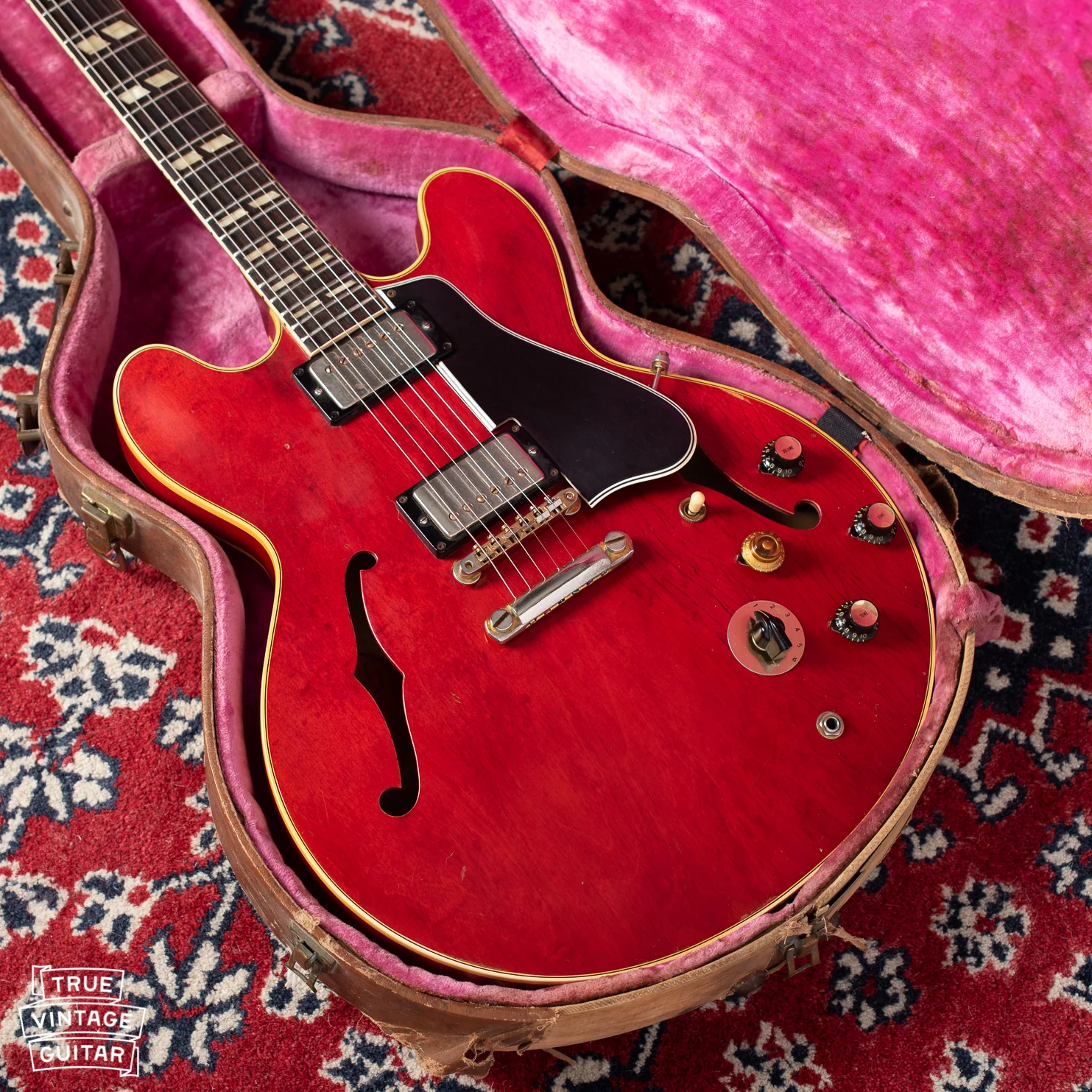 Photo gallery of a 1960 Gibson ES-345 TDC Cherry Red - Image 14