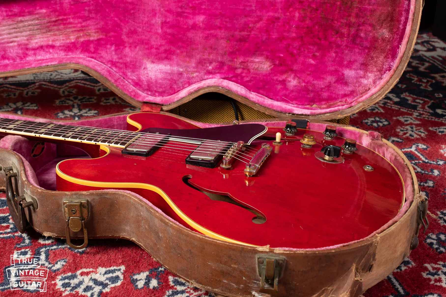 Photo gallery of a 1960 Gibson ES-345 TDC Cherry Red - Image 15
