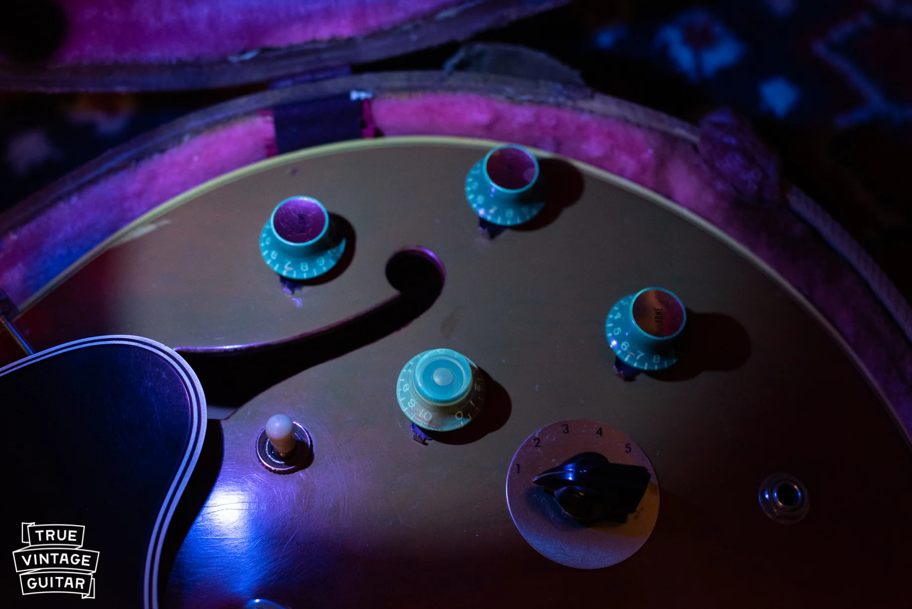 Photo gallery of a 1960 Gibson ES-345 TDC Cherry Red - Image 16