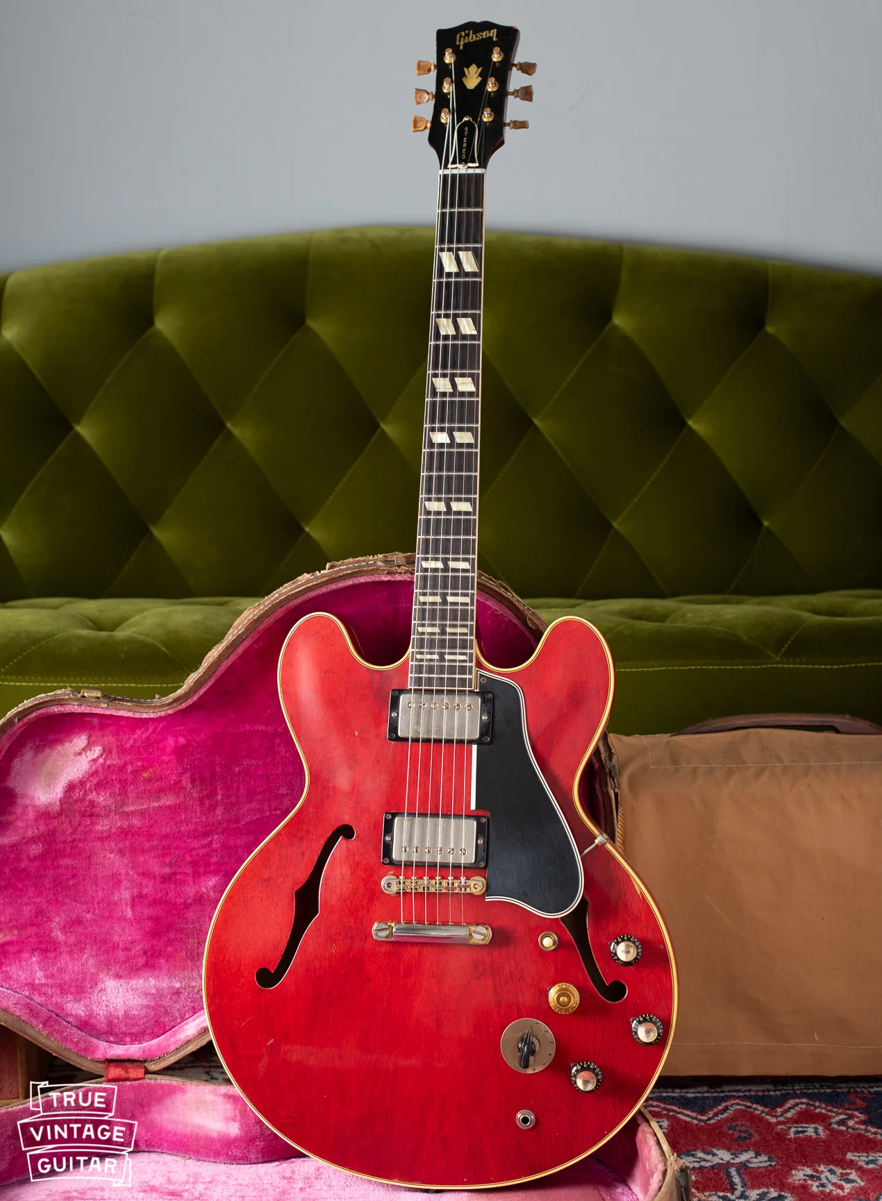 Photo gallery of a 1960 Gibson ES-345 TDC Cherry Red - Image 2