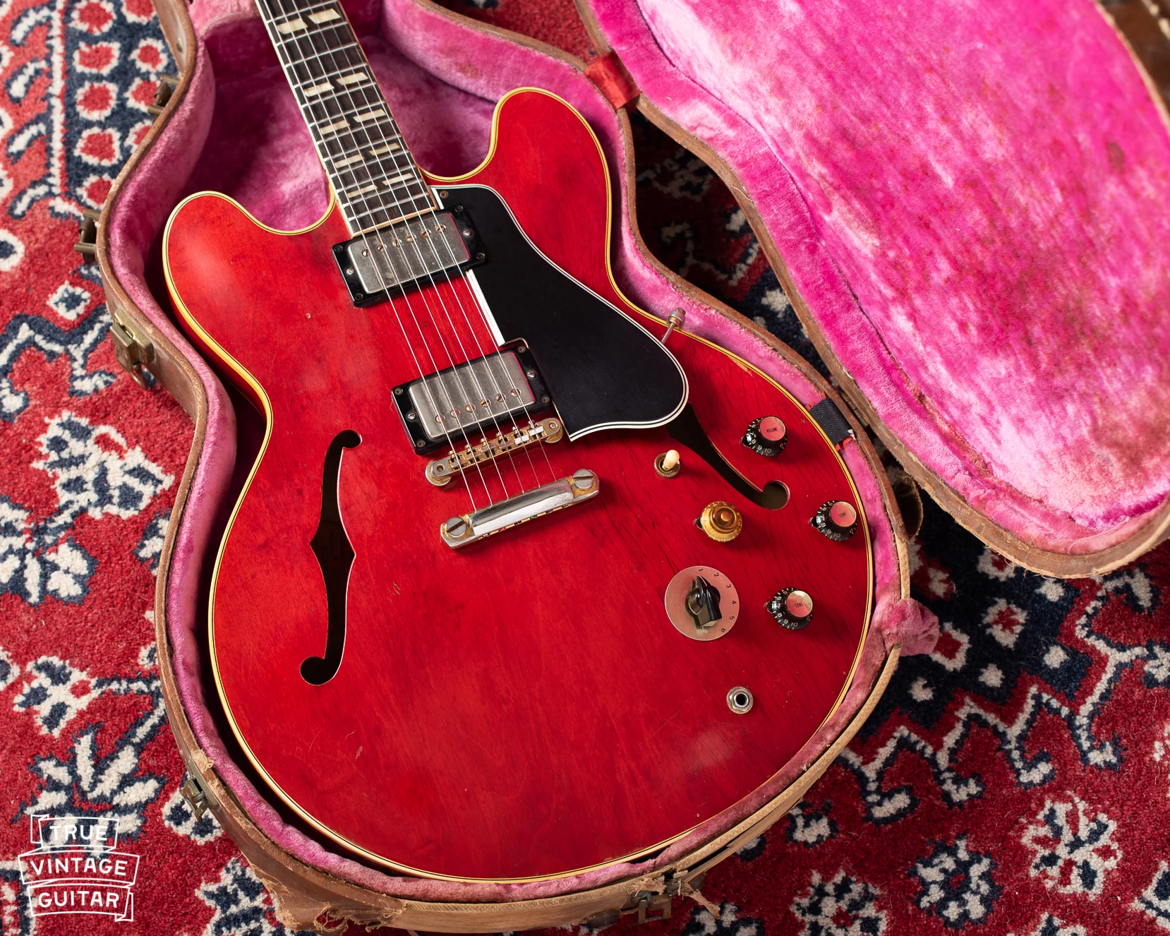 Photo gallery of a 1960 Gibson ES-345 TDC Cherry Red - Image 3