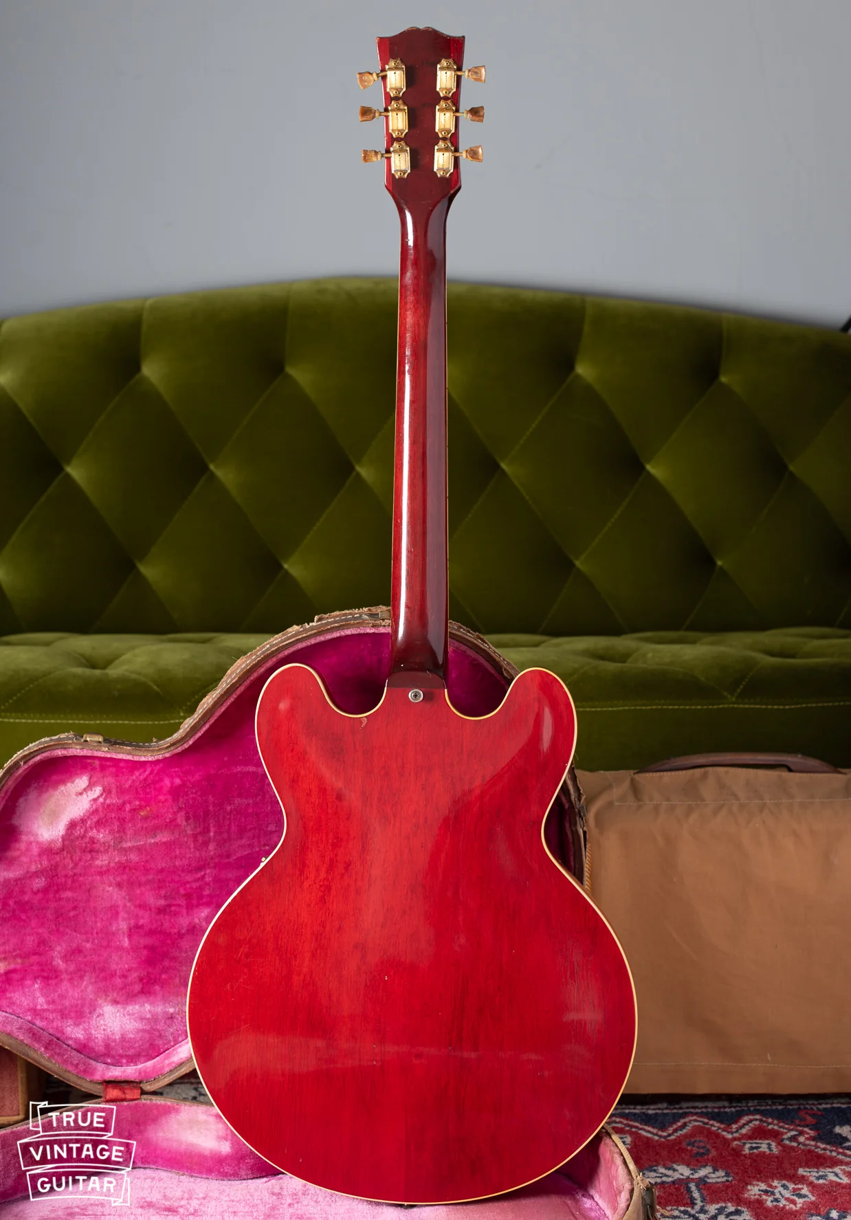 Photo gallery of a 1960 Gibson ES-345 TDC Cherry Red - Image 4