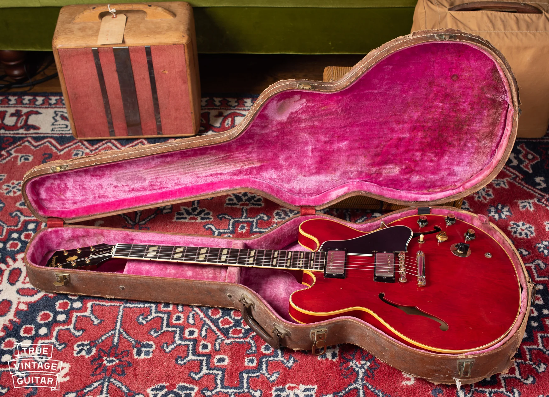 Photo gallery of a 1960 Gibson ES-345 TDC Cherry Red - Image 8