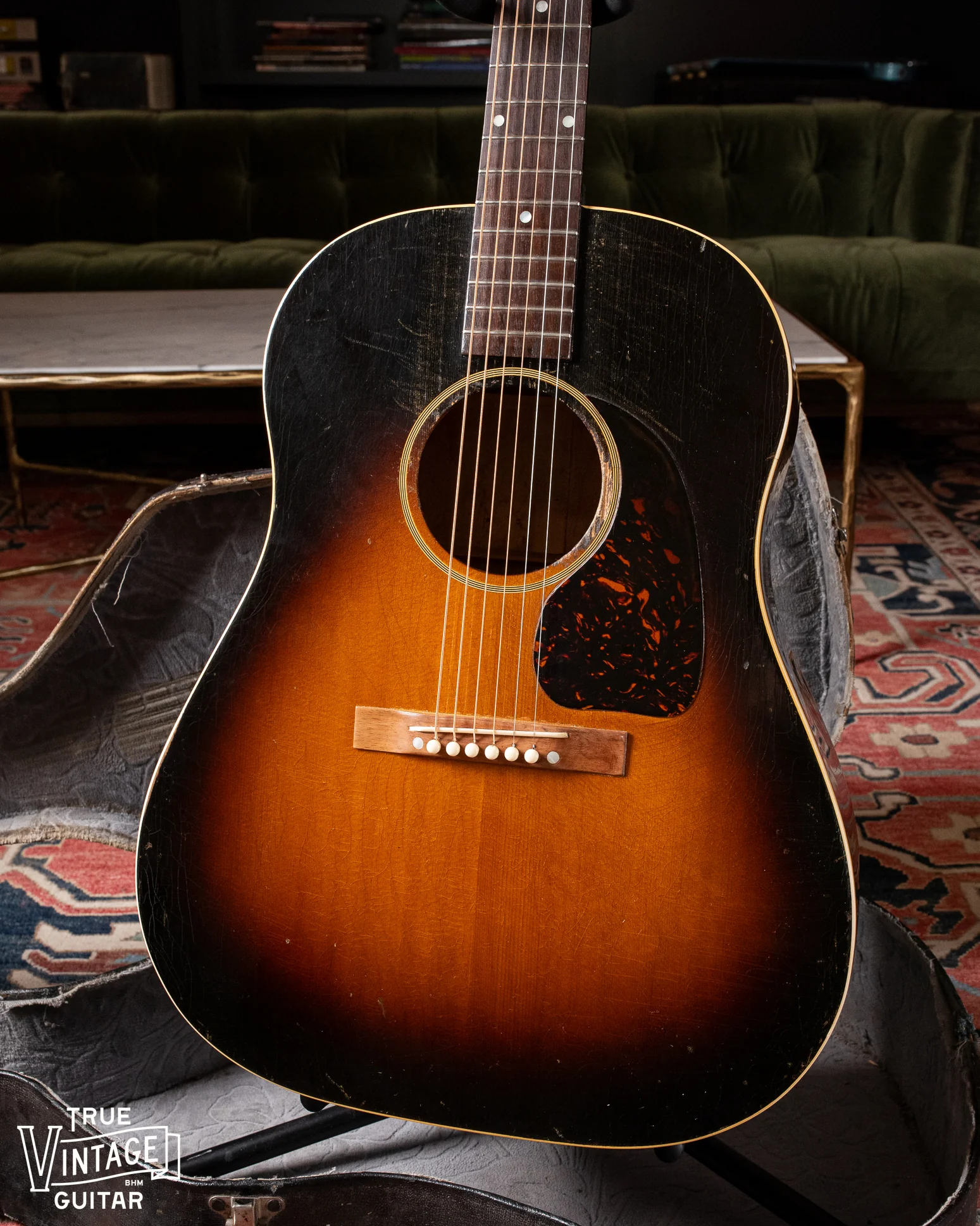 Gibson J-45 Banner 1945 with Maple back and sides